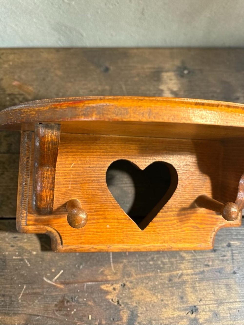 RARE Vintage Wood Folk Art Amish Girl & Goose On Heart Shelf W/ Pegs 8” Wide Key - Picture 16 of 16